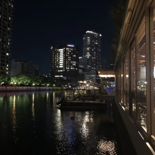 水に浮かぶチャペル