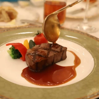 お肉が柔らかく温かいまま提供してもらえるところがオススメ