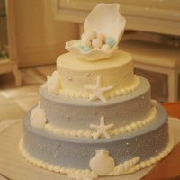 結婚披露宴のイメージぴったりのウエディングケーキ