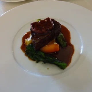 お肉料理その1．柔らかな牛肉。
