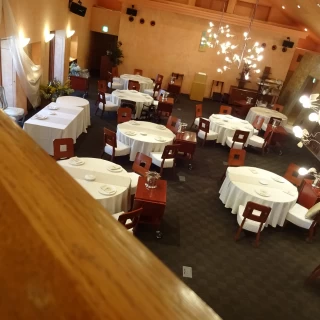 2階から見下ろした披露宴会場。