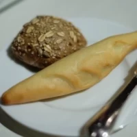 パンです。おかわりは別の種類が出てきました。
