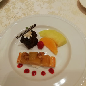 デザート(アップルパイとショコラケーキとフルーツ)|527472さんのホテルガーデンパレス@GARDEN（営業終了）の写真(983290)