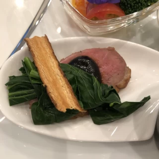 メインディッシュのお肉。