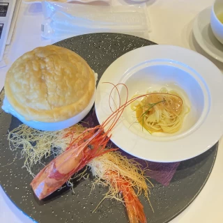 手前ではなくスープの中に伊勢エピ。