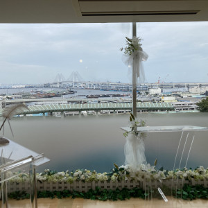 チャペルの窓から見える景色が最高。|527595さんのKKRポートヒル横浜の写真(1565537)