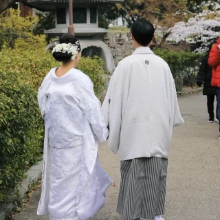 挙式前の公園内での撮影にて。
