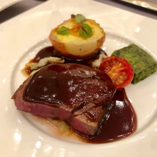 メインの肉料理