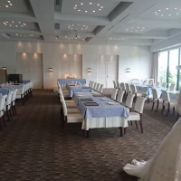 会場