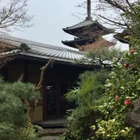古都らしい五重塔
