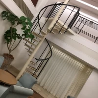 入場の演出にも使える階段