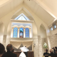 天井も高く開放的な教会