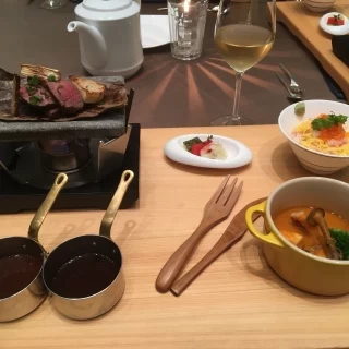 飛騨牛の朴葉焼き オマールエビのスープ お茶漬け どれも美味