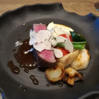 牛ヒレのソテー
赤みの旨みと脂の甘み、柔らかくてジューシー
