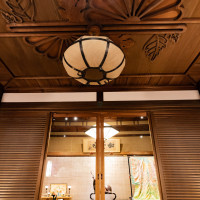 本館入口天井　菊が素敵です