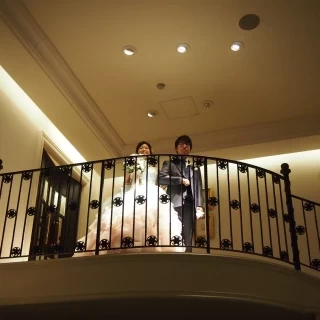 ゲストを見渡せる階段