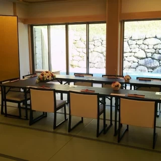 食事会場の龍の間から見える中庭です。