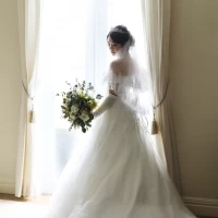 控室での1枚。
ドレス全体の写真が写せる広い控室です