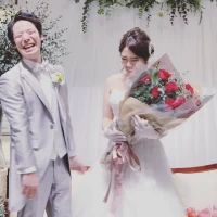 旦那さんがサプライズでくれたバラの花。
ふたりともいい顔