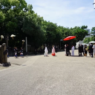 夏場ですが保冷剤等を身体の一部に入れていただき、快適に式を挙
