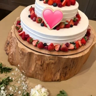 ベリーたっぷりのシンプルなケーキ。味も間違いなしの美味しさ！