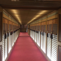 館内から神社へと続く趣きある通路