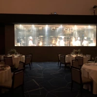 調理場が見える演出。