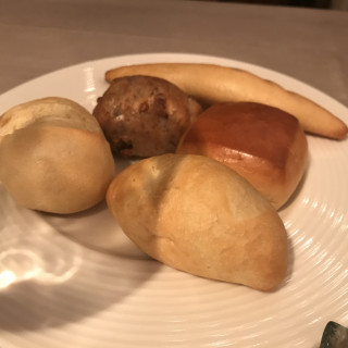 焼きたてパンも種類が多くどれも非常に美味しかったです！