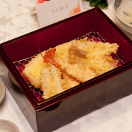 メインの天ぷら。軽くてとっても食べやすいです。