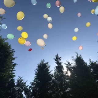 カラフルなバルーンが青空に映えてとても綺麗だった