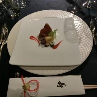 お料理が独創的かつおしゃれでした。