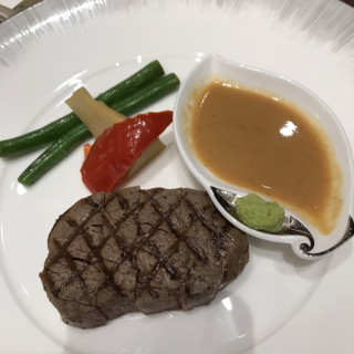 メインの肉料理