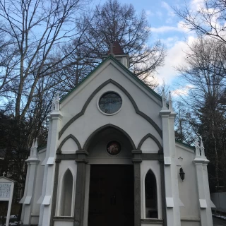 ホテル敷地に入ったすぐにチャペルがあります