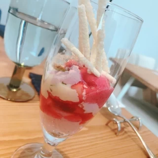 酸味が程よい苺のデザートでした