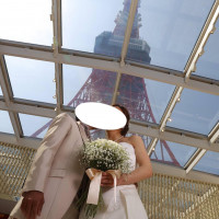 チャペルの天井から東京タワーが見えます。