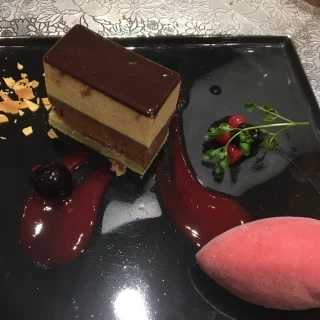 手前はベリー系のシャーベットです