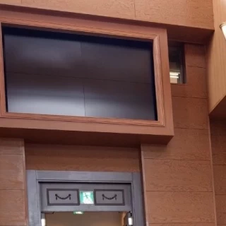 チャペル入り口のチャペルムービー