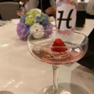 乾杯酒には苺が入りました
