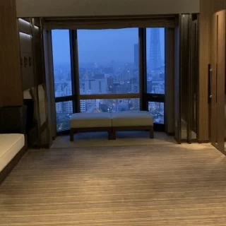 会場前に待合室とは別の小部屋があります。受付に使えます！