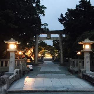 夜はライトアップされます