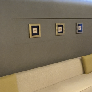 会場横の小部屋には長椅子もあり、余興の方々の着替えも可能！|529434さんの浅草ビューホテルの写真(1810969)