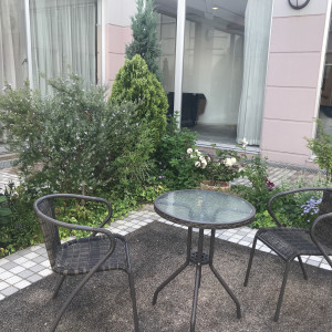 ガーデンウェディングができるテーブルとセットの椅子|529434さんのRoyal Hotel 宗像の写真(768696)