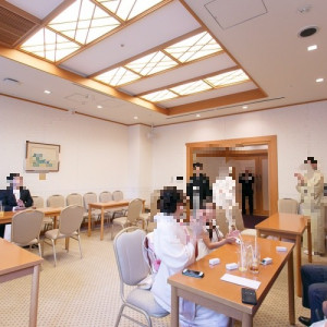 若干高めだが 高いスタッフレベルと格式ある会場に満足 明治神宮は都内随一の敷地面積を誇るため 参進のときの写真も見 口コミ 評判 明治神宮 明治記念館 ウエディングパーク