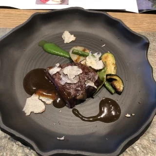 お肉のメーン料理