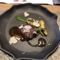 お肉のメーン料理