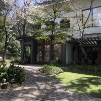 会場の外観です。