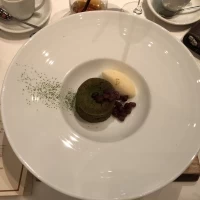 西尾市産の濃厚な抹茶を贅沢に使用したフォンダンショコラ。