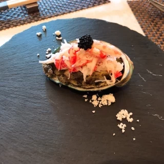 試食で出してくれた鮑と蟹とキャビアの一品