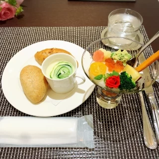 前菜は見た目も味も大満足でした。