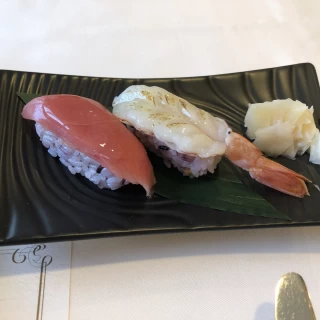 上に醤油がかけてある。さすが新潟、刺身は間違いない